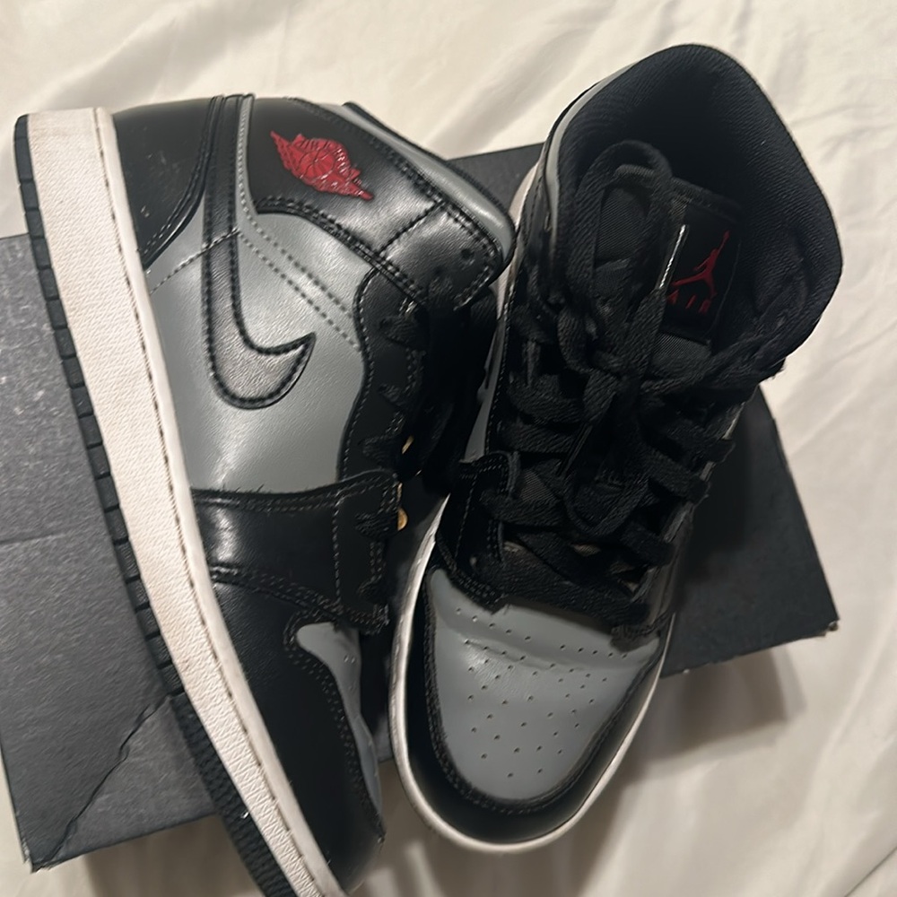 Jordan 1 black/gym red grey particle 6Y